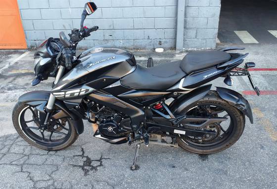 BAJAJ DOMINAR 200 BAJAJ DOMINAR 200